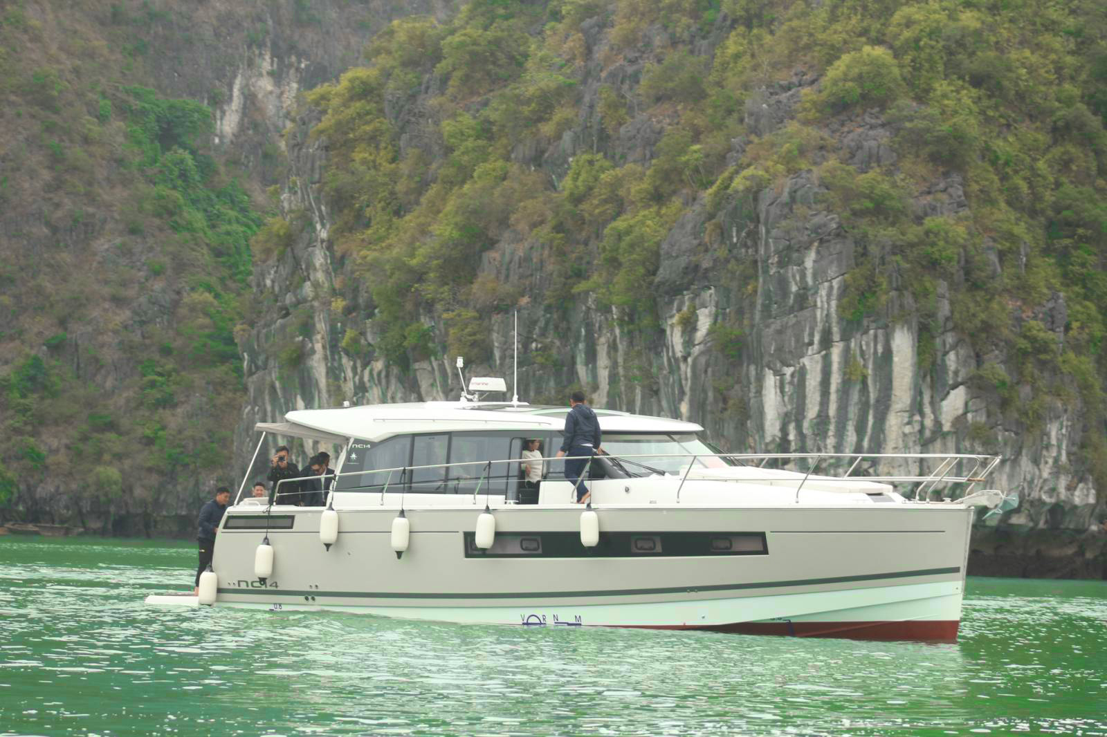 Cho thuê du thuyền cá nhân vịnh Hạ Long 