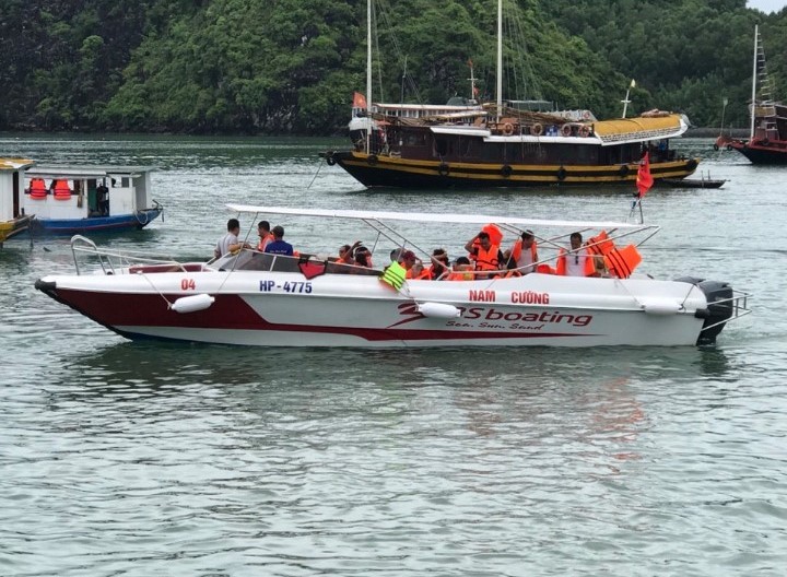 Cho thuê Cano tham quan vịnh Lan Hạ-Cát bà
