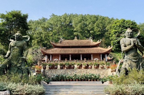 Tour Chùa Tam Chúc-Địa Tạng Phi Lai Tự 1 Ngày