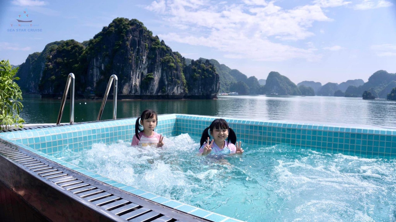 Du thuyền V-Dream Hạ Long 5 sao