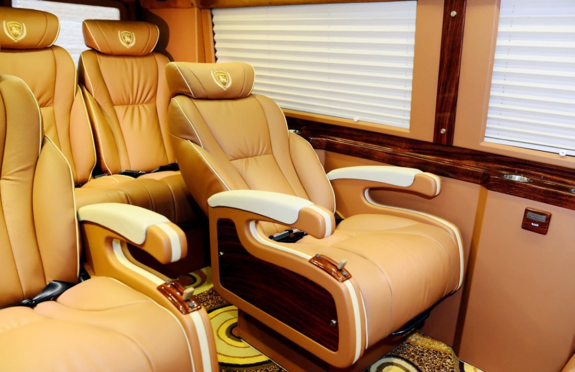 Thuê xe limousine dcar Hà Nội đi Cao Bằng